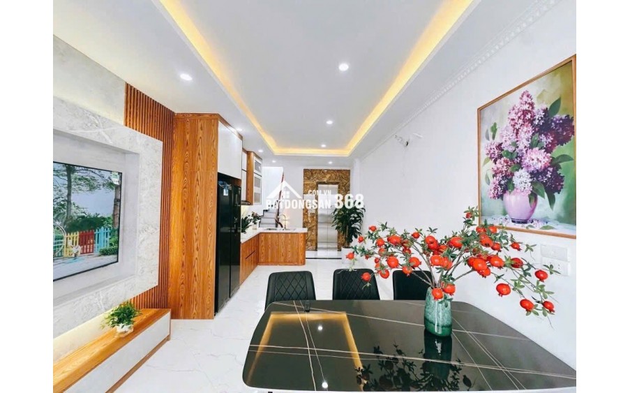 Bán nhà Trương Định 5 Tầng Thang Máy Mới Kính Koong 42m Nhỉnh 8 Tỷ